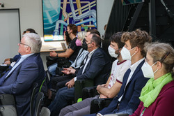 Publikum in der BCI-Galerie