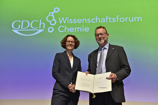 Prof. Dieter Vogt erhält den Wöhler-Preis für Nachhaltige Chemie