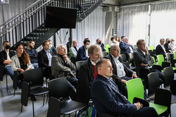 Blick auf Gäste in der BCI Galerie