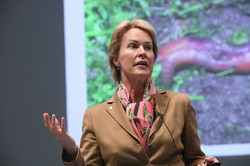 Nobelpreisträgerin Frances Arnold begeistert mit einem Jubilee Lecture-Vortrag