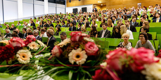 Publikum im Hörsaal des Seminarraumgebäudes
