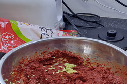 Rote Kimichipaste in einer Schüssel