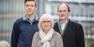Publikation in Nature Zwei Männer und eine Frau stehen auf dem Campus der TU Dortmund nebeneinander