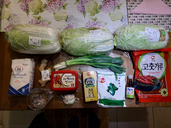 Zutaten für Kimchi entsprechend der Zutatenliste