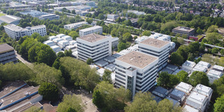 Luftbild der BCI Gebäude an einem sonnigen Tag